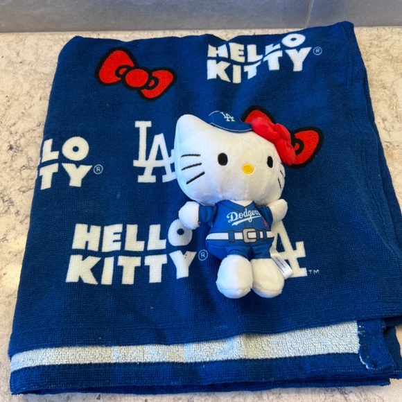 New Hello Kitty Sanrio  Towel and Doll from Los Angeles  Dodgers - Picture 4 of 8